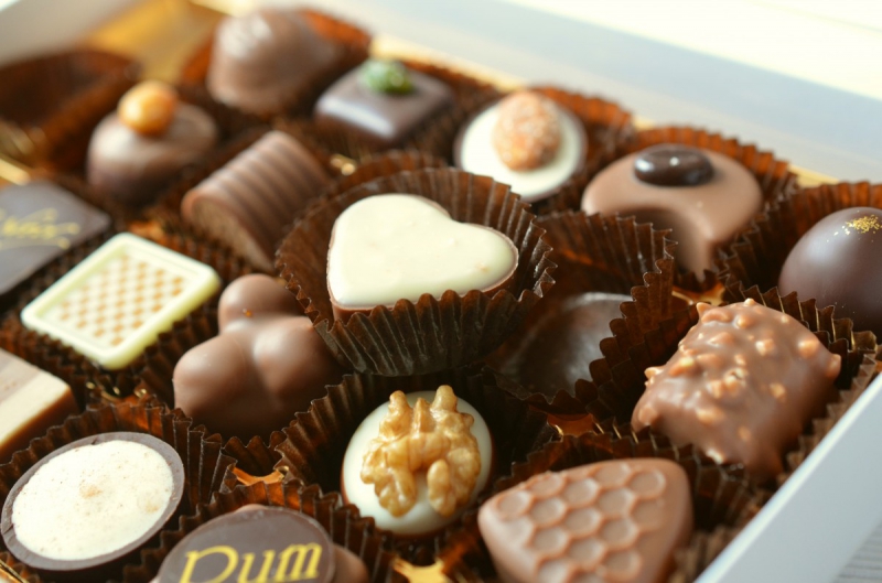 boulangerie-SAUZE-min_chocolates_food_candy_calories_nibble_chocolate_heart-782043